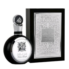 Fakhar Black 100ml EDP by Lattafa - Top notes: Apple, Bergamot, Ginger  Heart notes : Lavender, Sage, Juniper Berries, Geranium  Base notes: Tonka Beans, Amberwood, Cedar, Vetiver